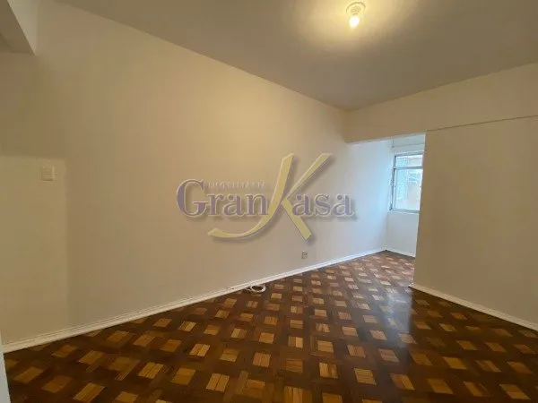 Wood or laminate floors in a 2-bedroom apartment, 63 m² — photo 7