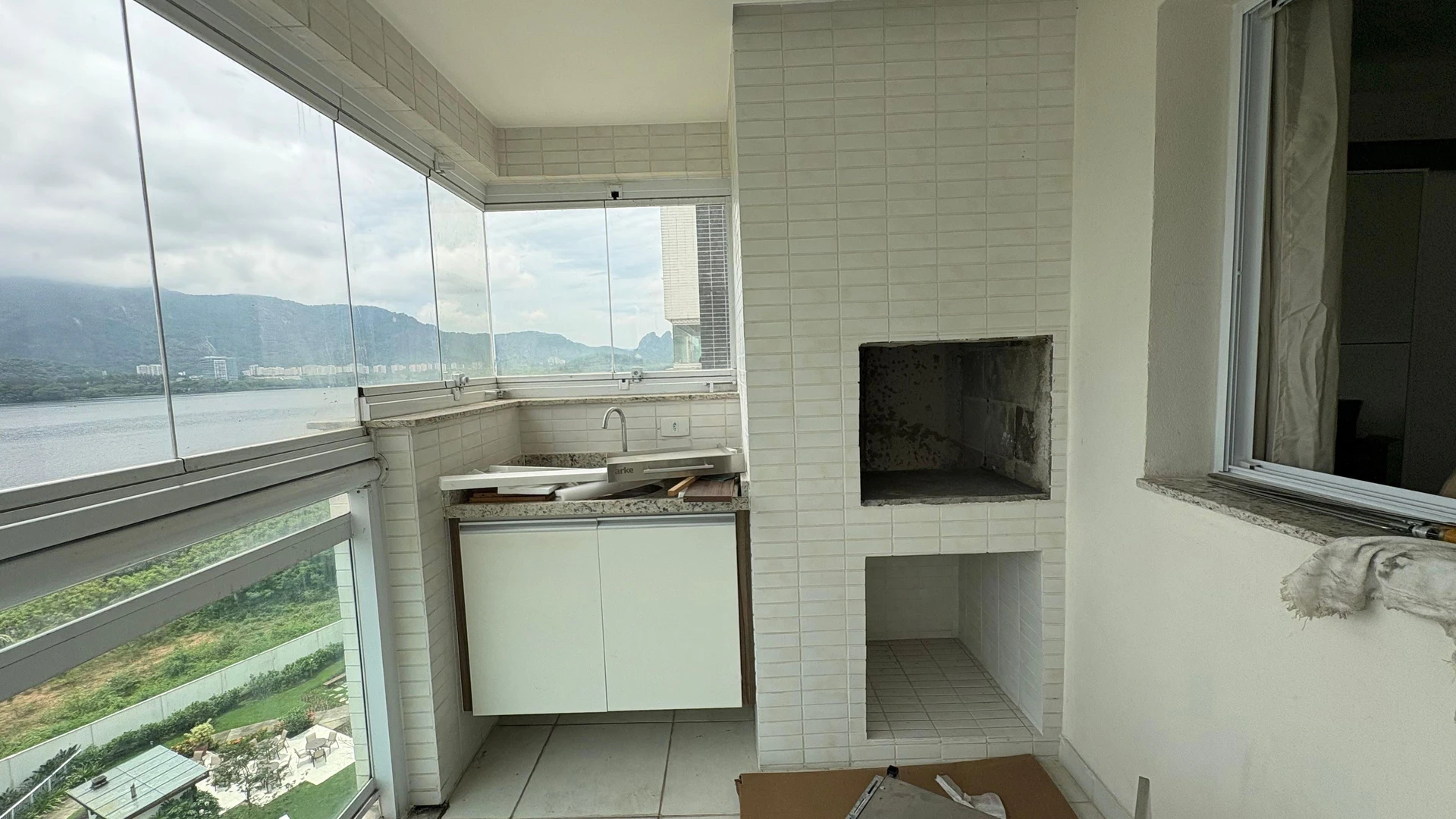 Water view in a 3-bedroom apartment, 85 m²