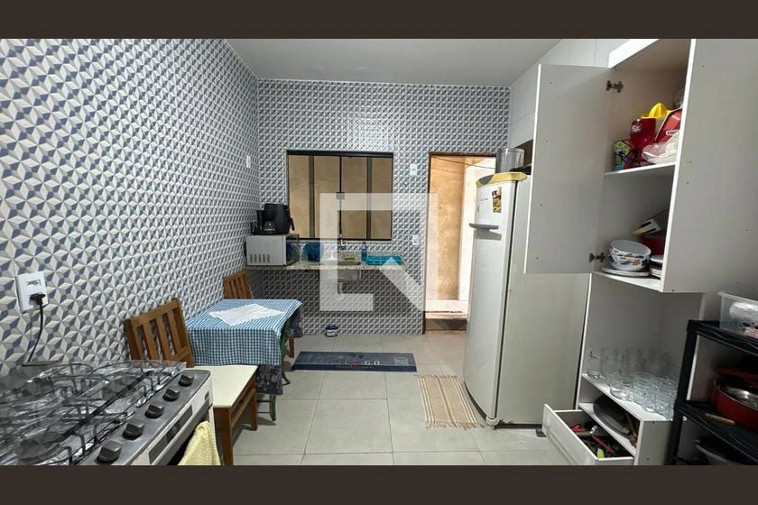 Balcony with a grill in a 2-bedroom house, 90 m² — photo 15