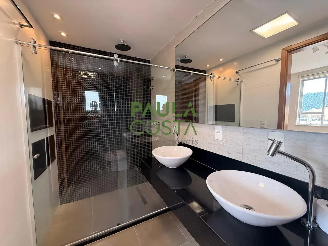 Top-floor apartment with 5 bedrooms and 5 bathrooms plus balcony grill — photo 24