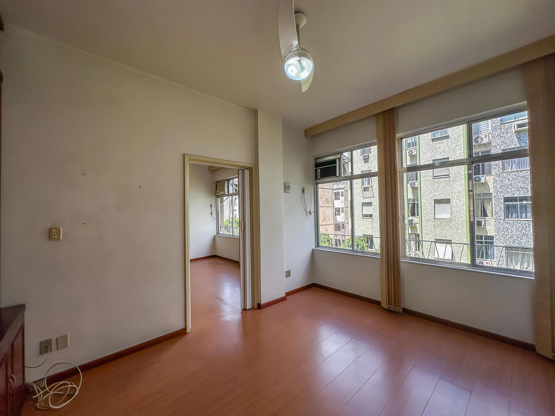 140 m² apartment with a jacuzzi and a bathtub — photo 54