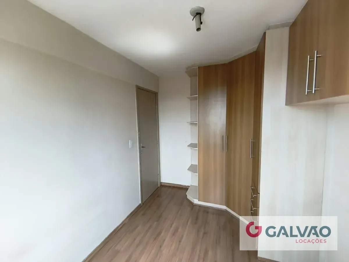 Departamento de 3 dormitorios con piso de madera o laminado — photo 3