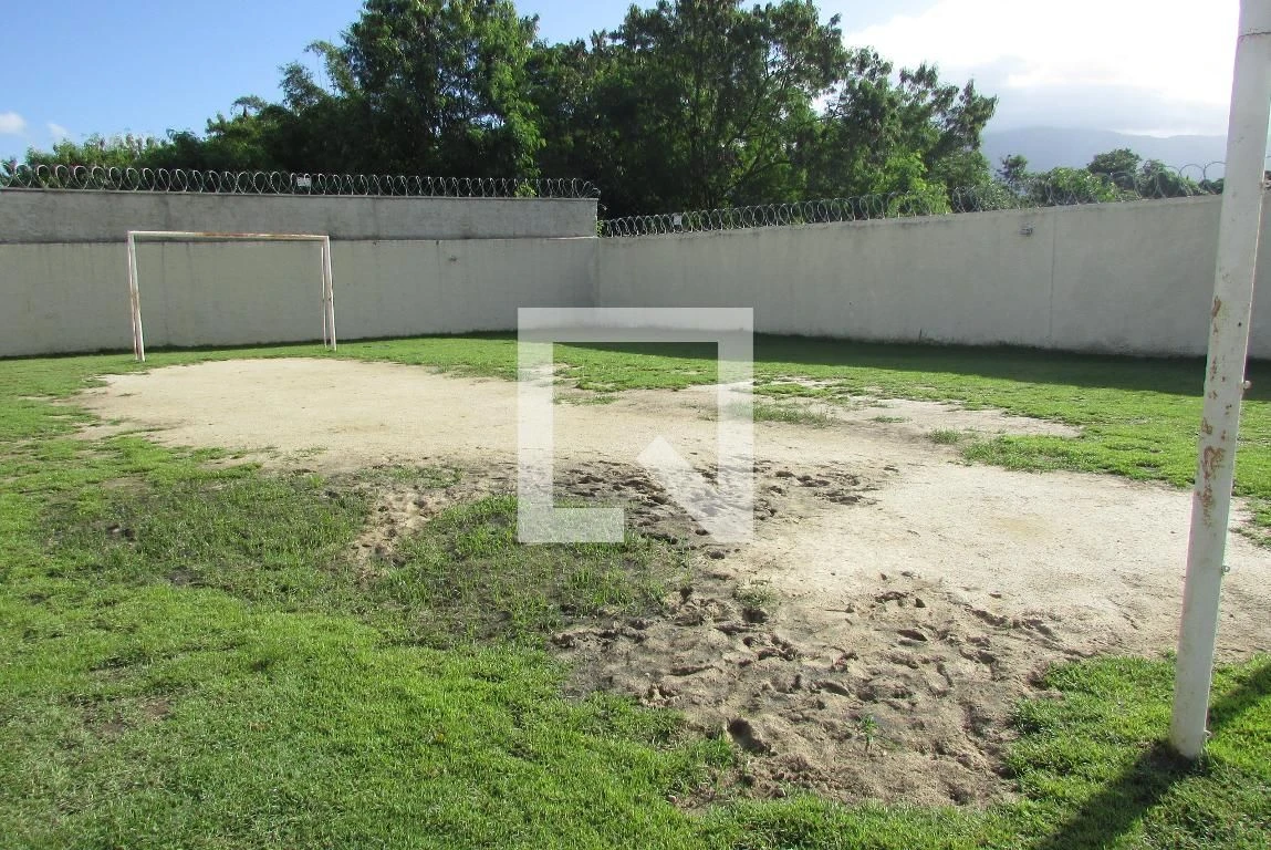 2-bedroom apartment in a building with a pool — photo 29