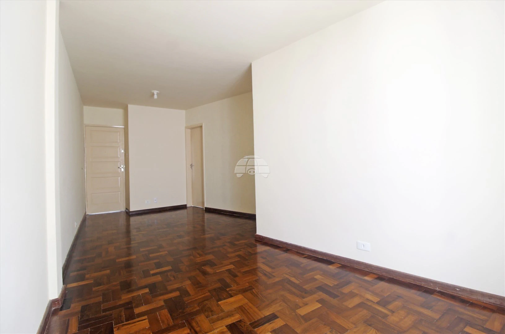 2-bedroom apartment with wood or laminate floors — photo 3