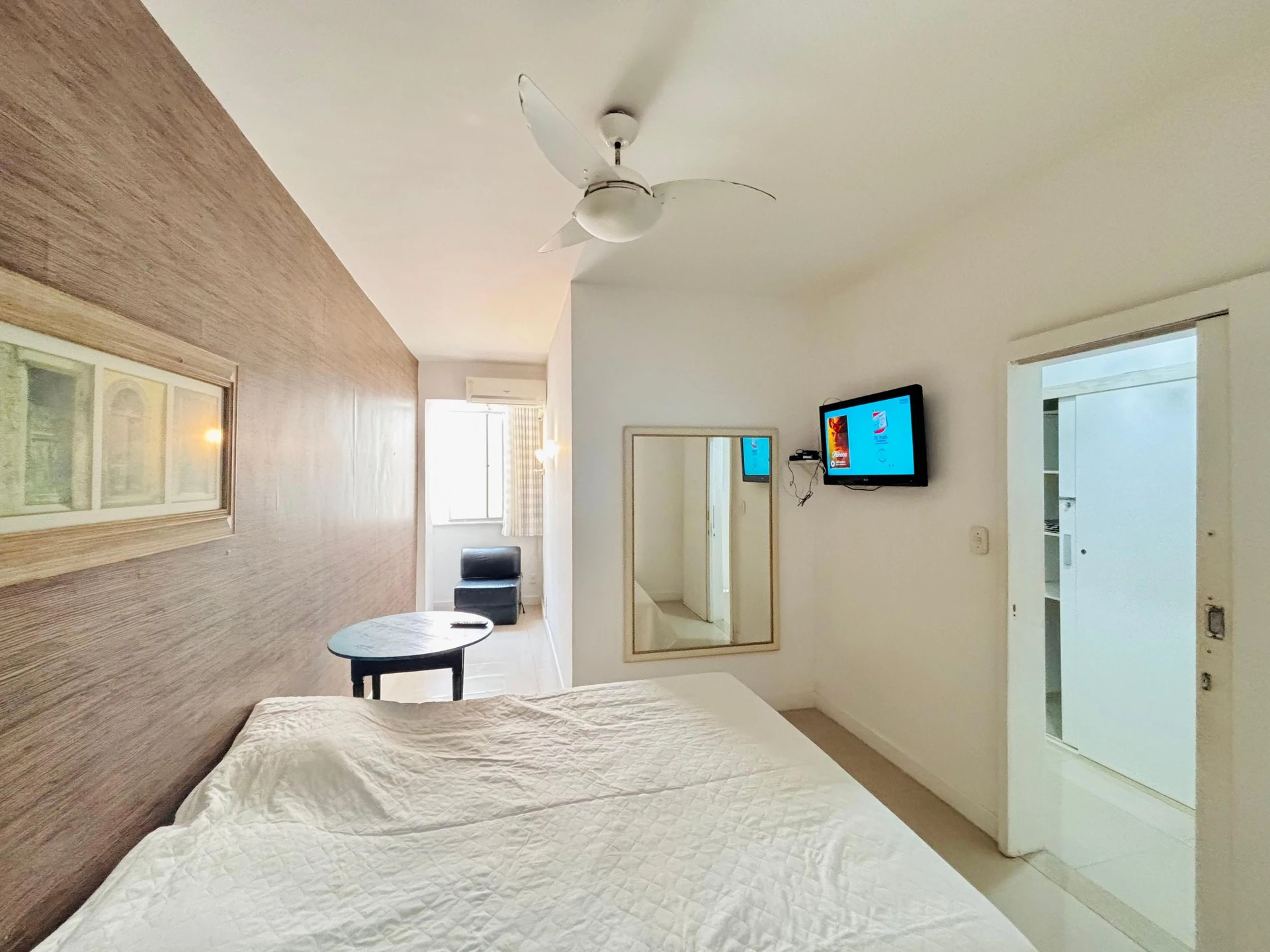 Furnished apartment with 3 bedrooms and 2 bathrooms — photo 25