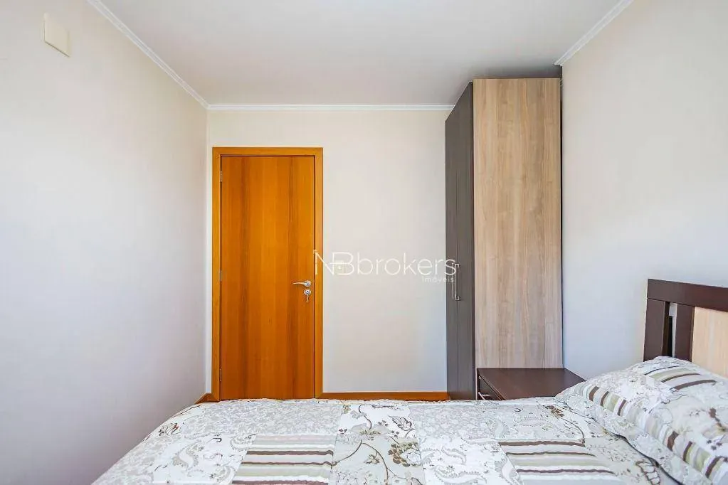 3-bedroom apartment with a walk-in closet — photo 29