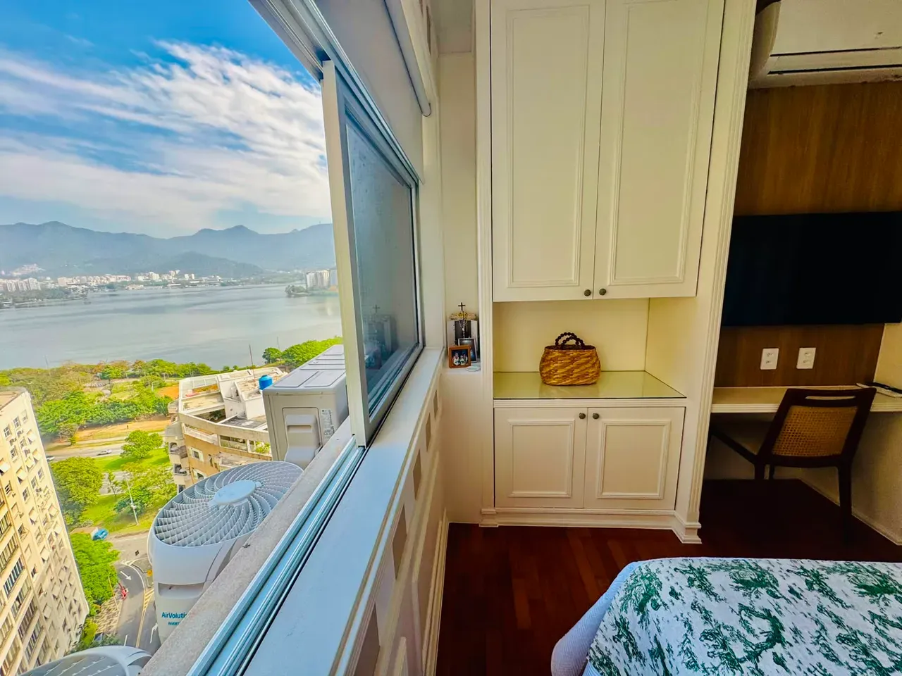Furnished 3-bedroom apartment with 3 bathrooms — photo 35