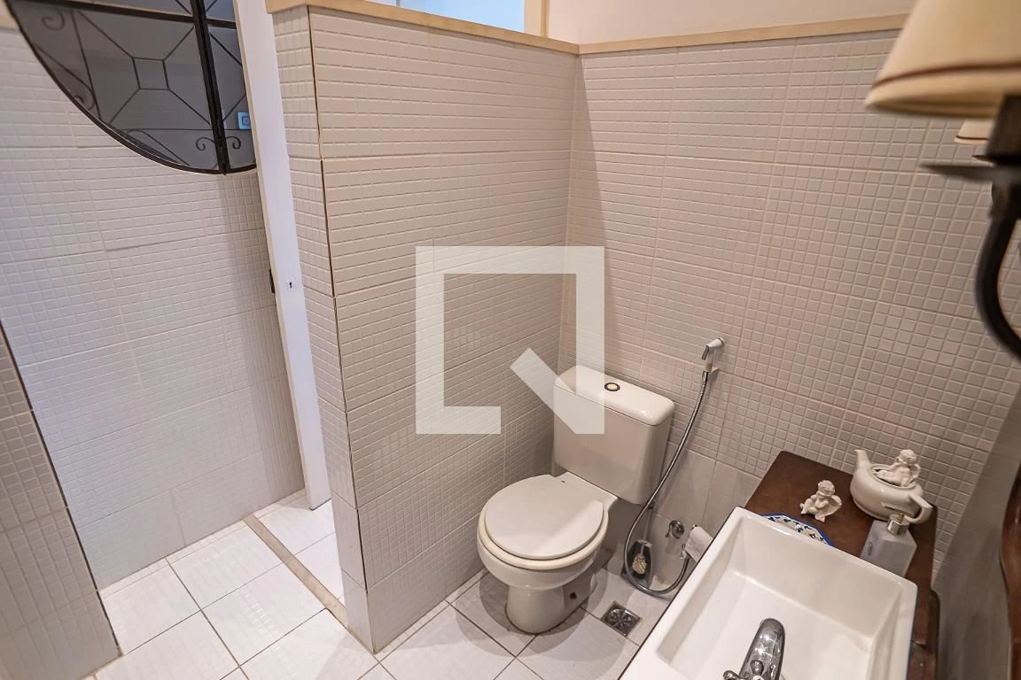 Furnished house, 300 m², with floor-to-ceiling windows — photo 41