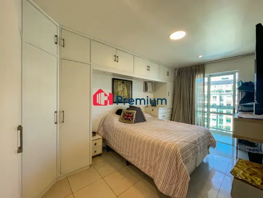 Home office in a 3-bedroom apartment, 200 m² — photo 4