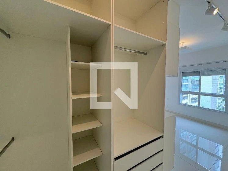 Departamento de 3 dormitorios con balcón cerrado con vidrio — photo 24