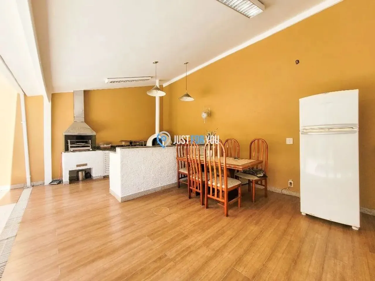 Furnished house with 5 bedrooms and 480 m² — photo 2