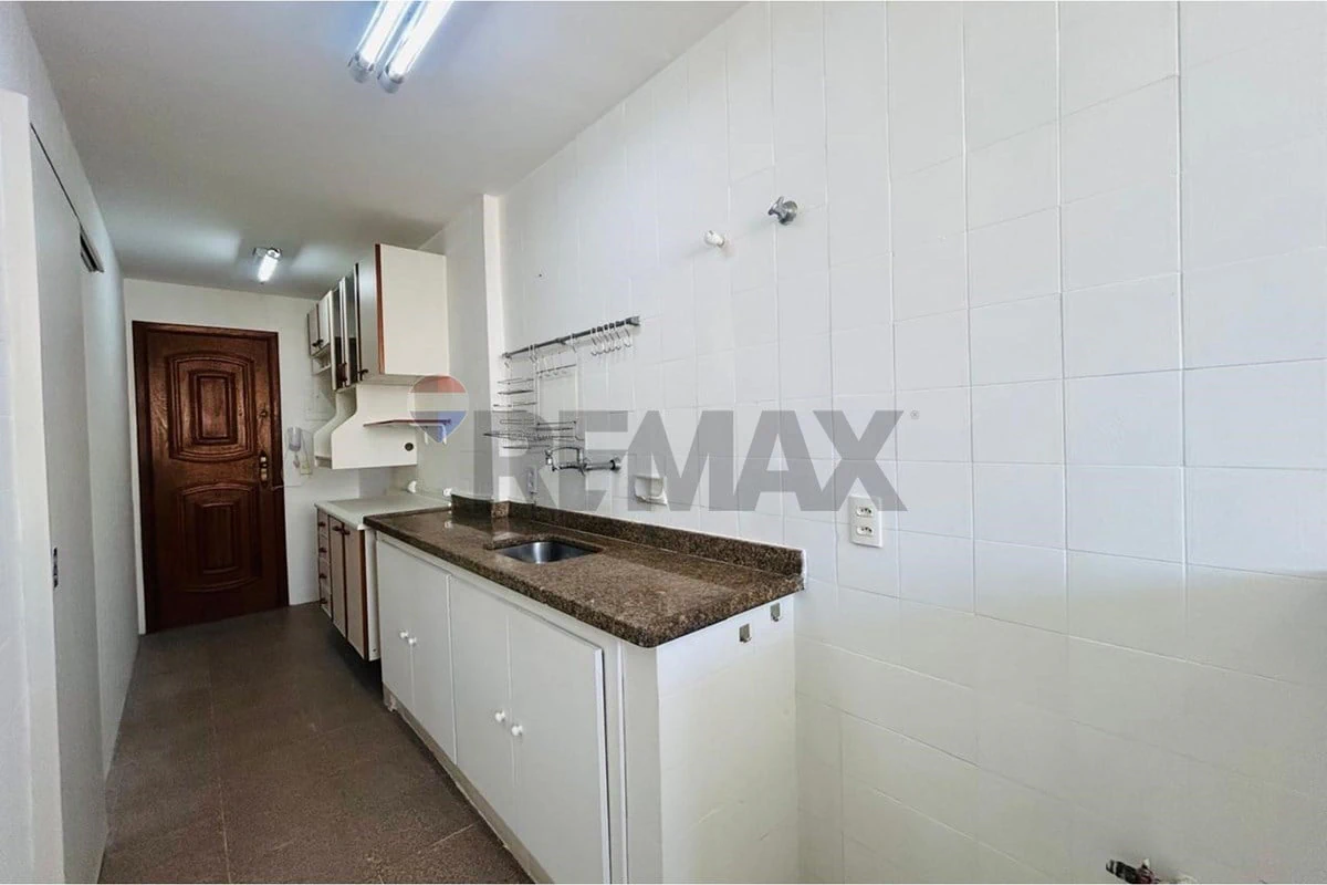 One-bedroom apartment in a building with a sauna — photo 24