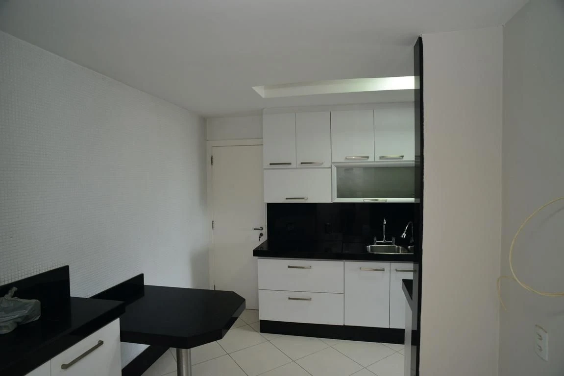 3-bedroom apartment in a building with a gym — photo 2