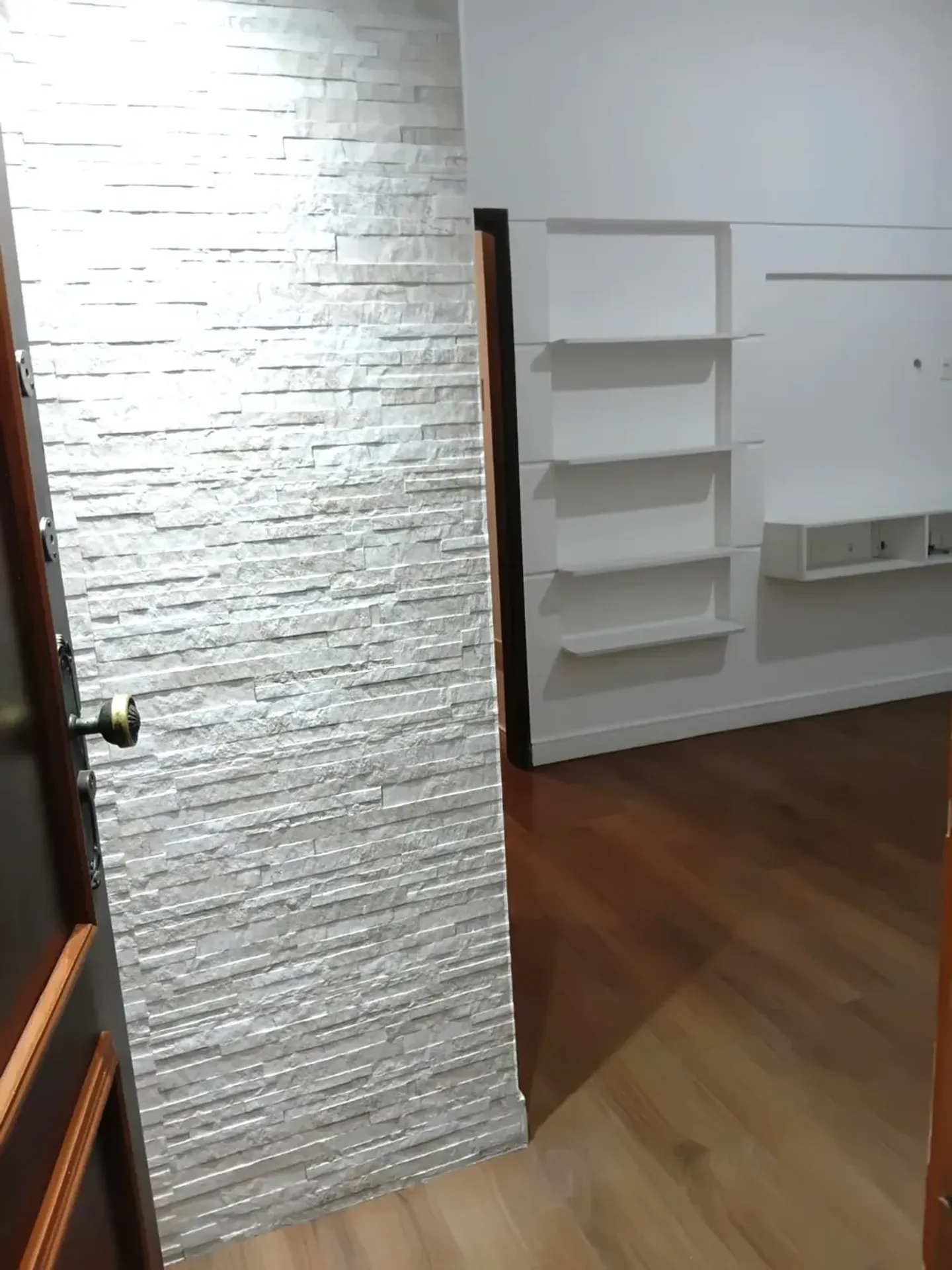 75 m² apartment with a walk-in closet and a home office — photo 32