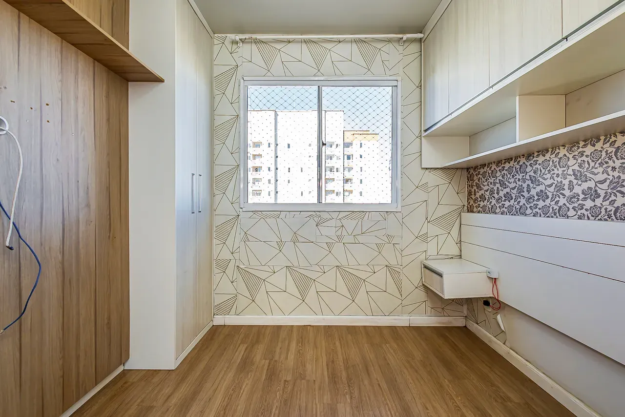 2-bedroom apartment with wood or laminate floors in Curitiba — photo 10
