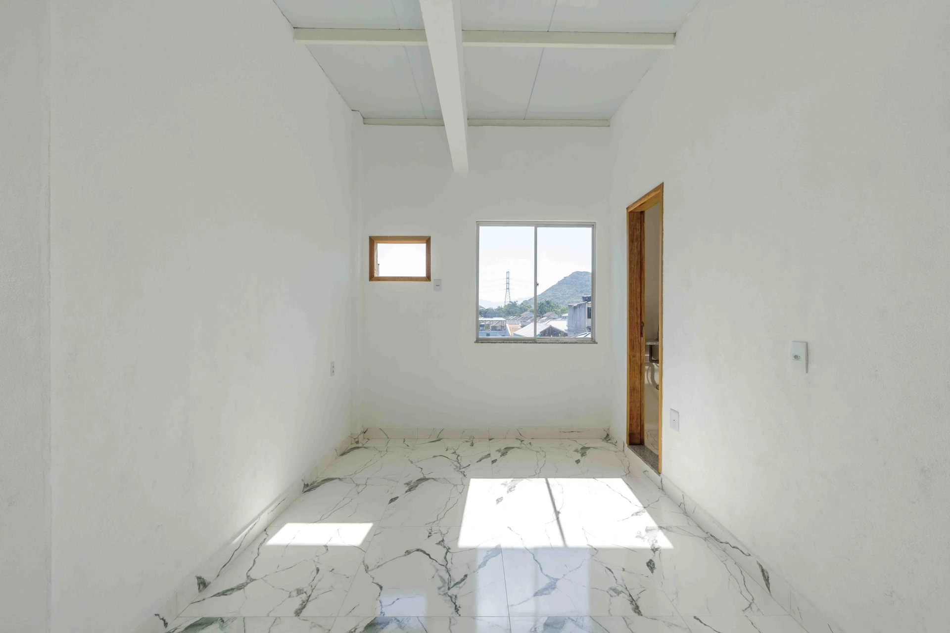 Monoambiente, 40 m², con ventanales de piso a techo — photo 20
