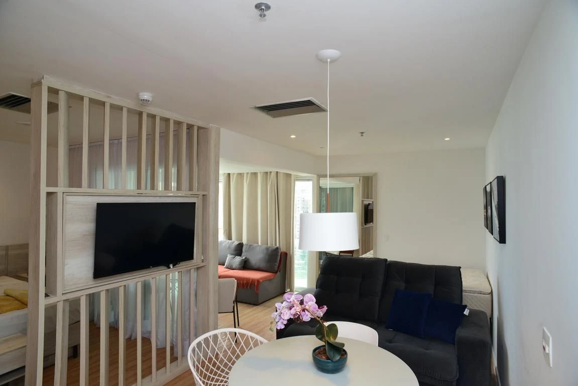 Furnished 1-bedroom apartment with enclosed balcony — photo 8