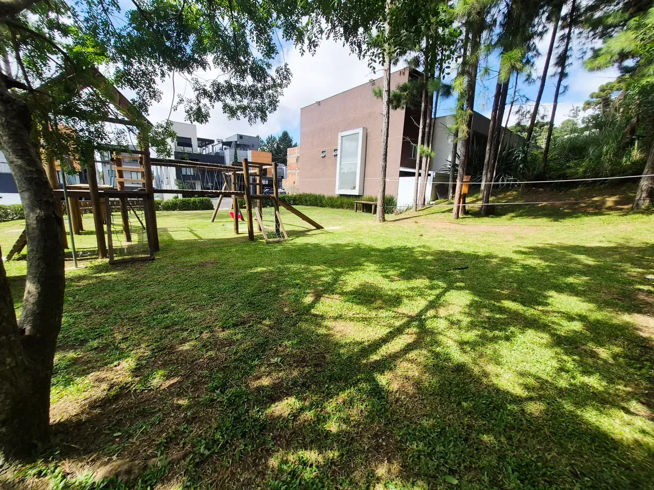 House with 3 bedrooms, 3 baths and a gas stove — photo 36