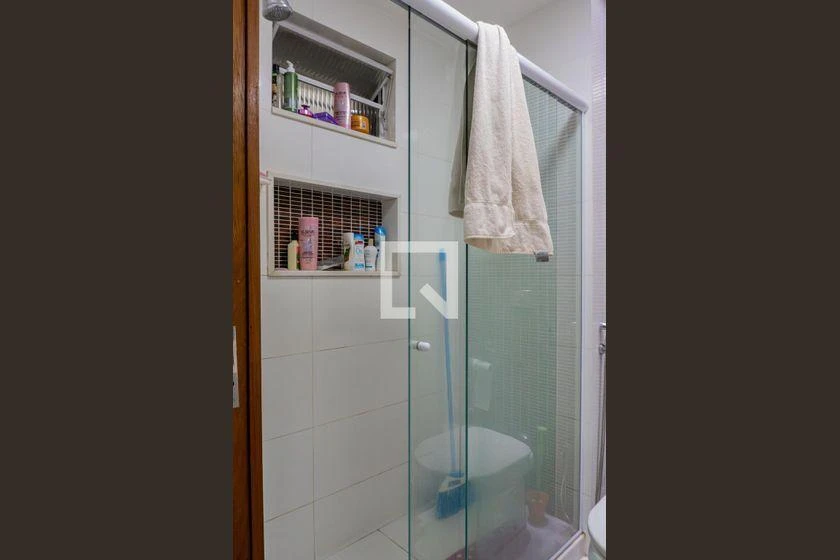 Furnished apartment with 4 bedrooms and 200 m² — photo 26