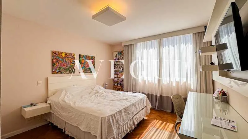 Duplex penthouse with balcony, 5 bedrooms and 5 baths — photo 21