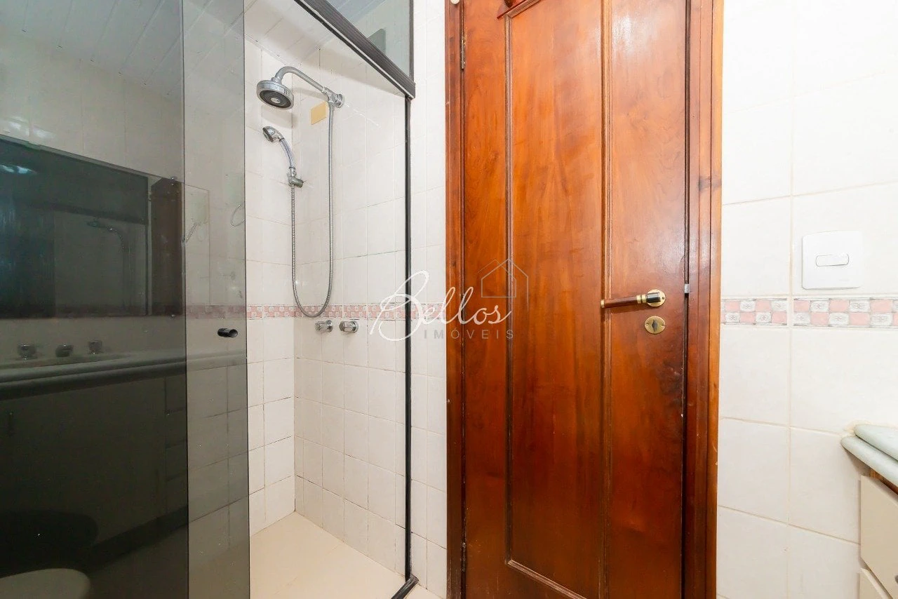 3-bedroom apartment with a bathtub — photo 20