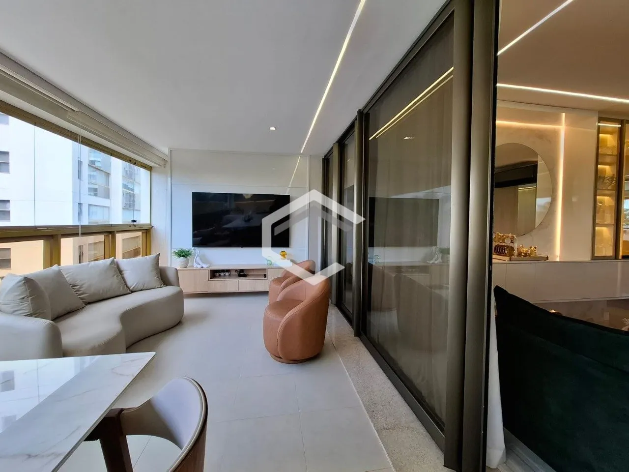 217 m² apartment with a mountain view and a private pool — photo 35