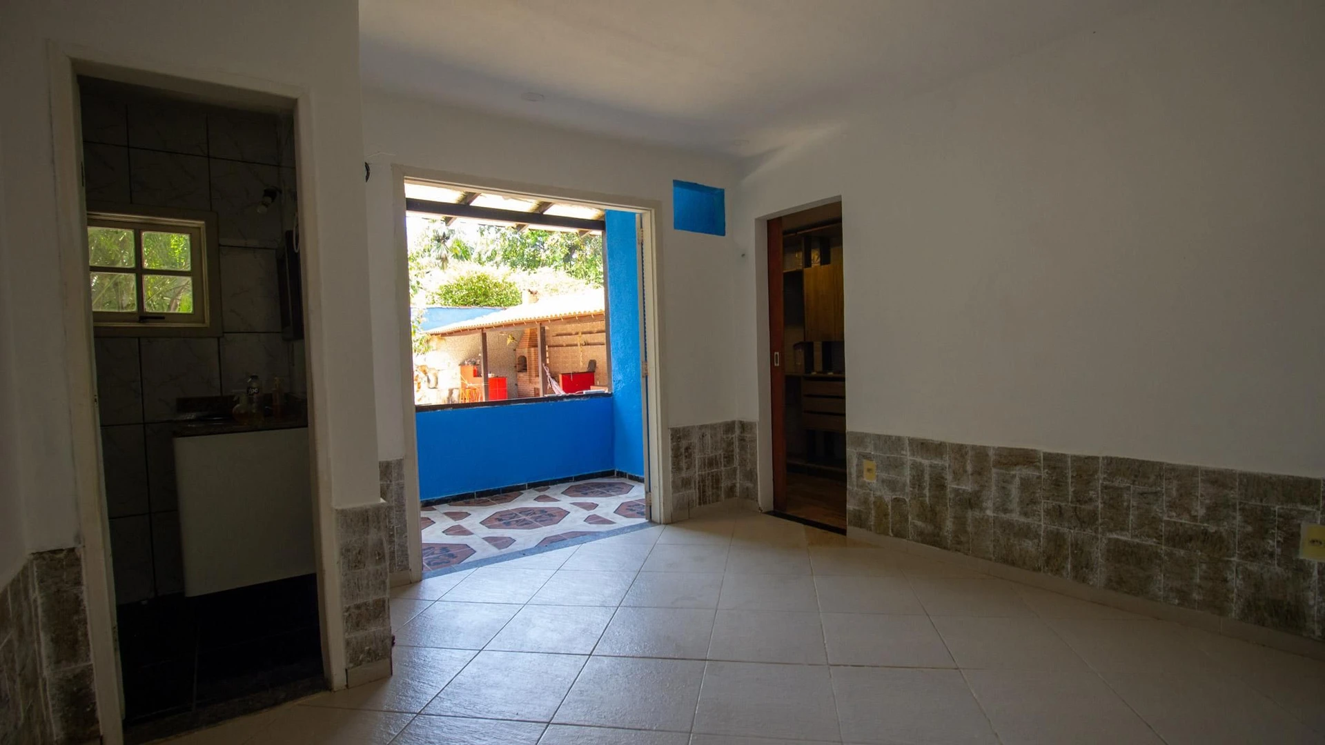 House, 260 m², with a grill on the balcony — photo 29