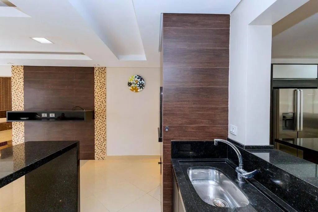 Furnished house 649 m² with 4 en-suite bedrooms — photo 18