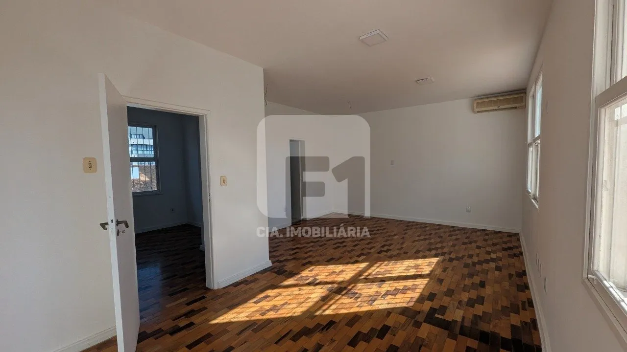 House with 6 bedrooms, en-suite and parking for 6 — photo 40