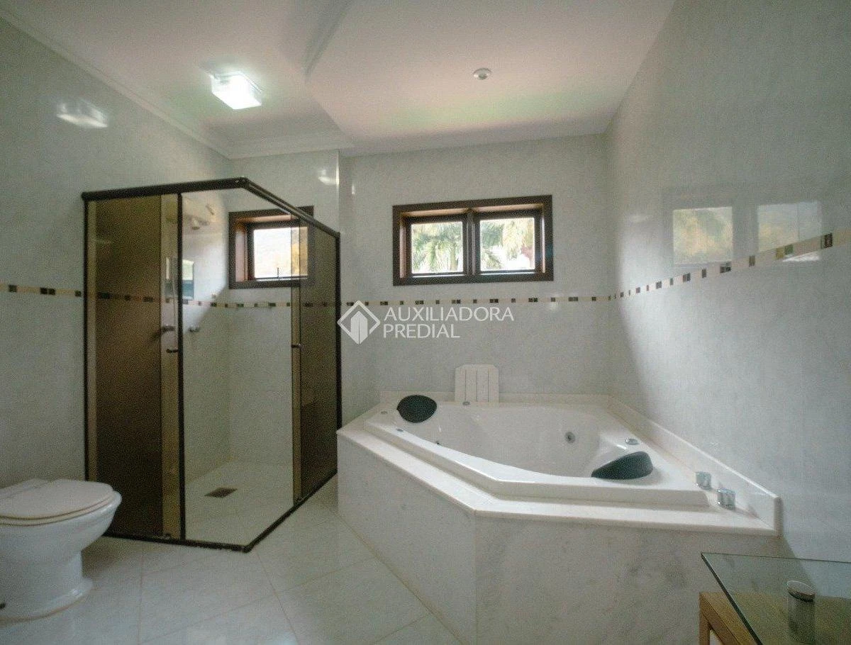 1723 m² house with a bathtub and a grill on the balcony — photo 37
