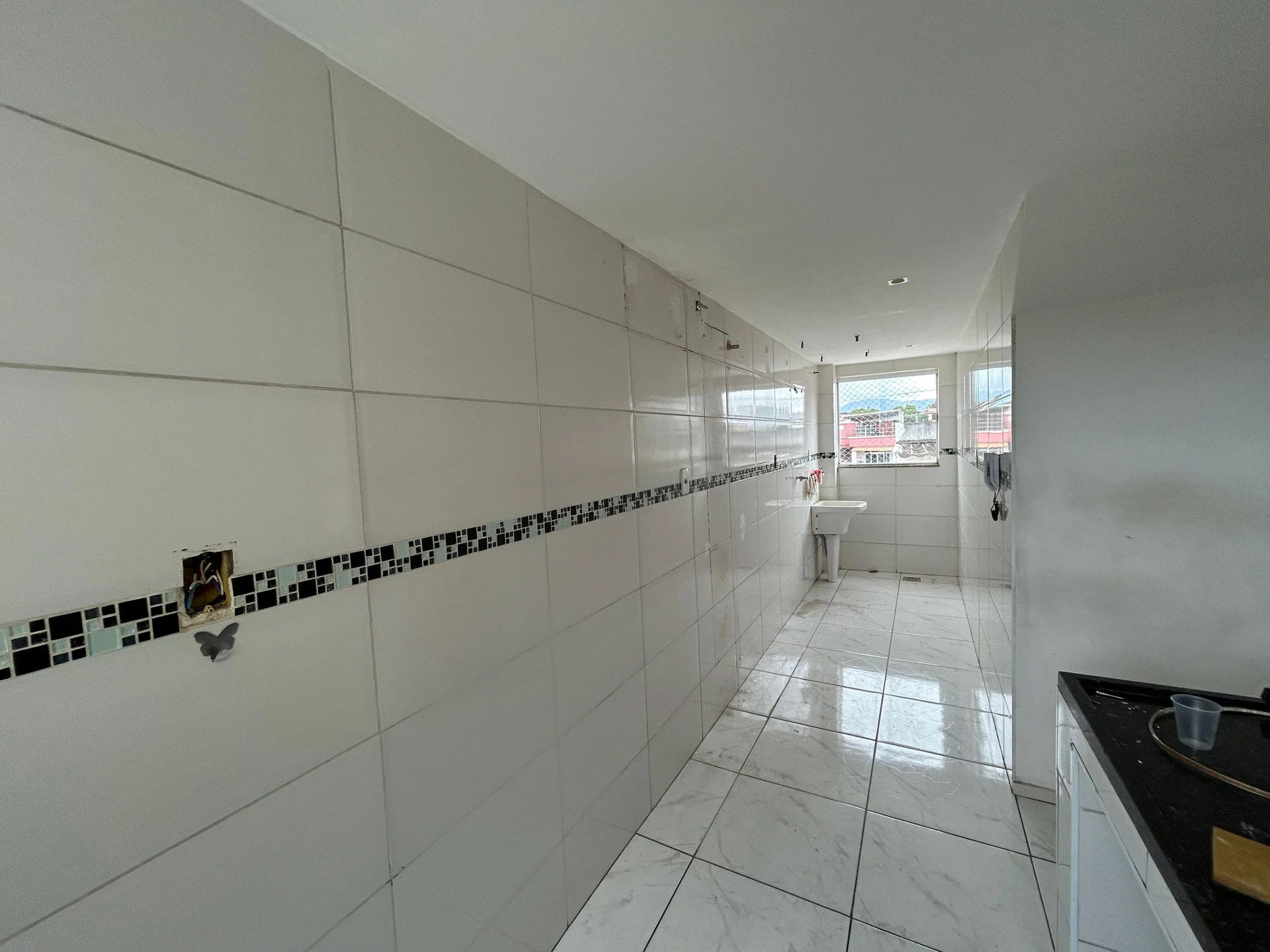 Balcony with a grill in a 3-bedroom apartment, 130 m² — photo 18