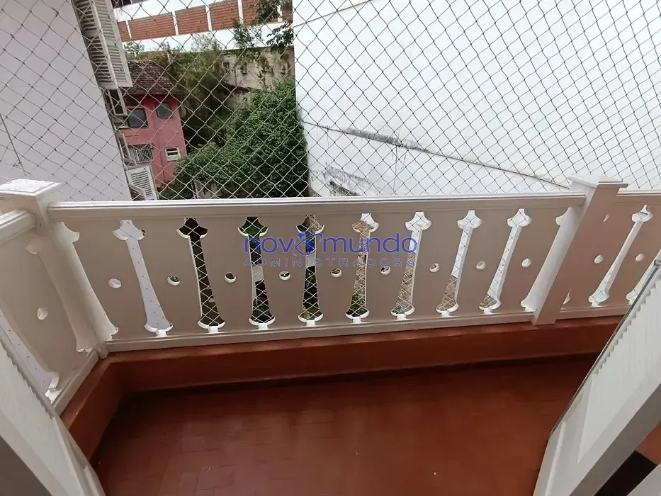 Apartamento de 3 quartos com piso de madeira ou laminado — photo 16