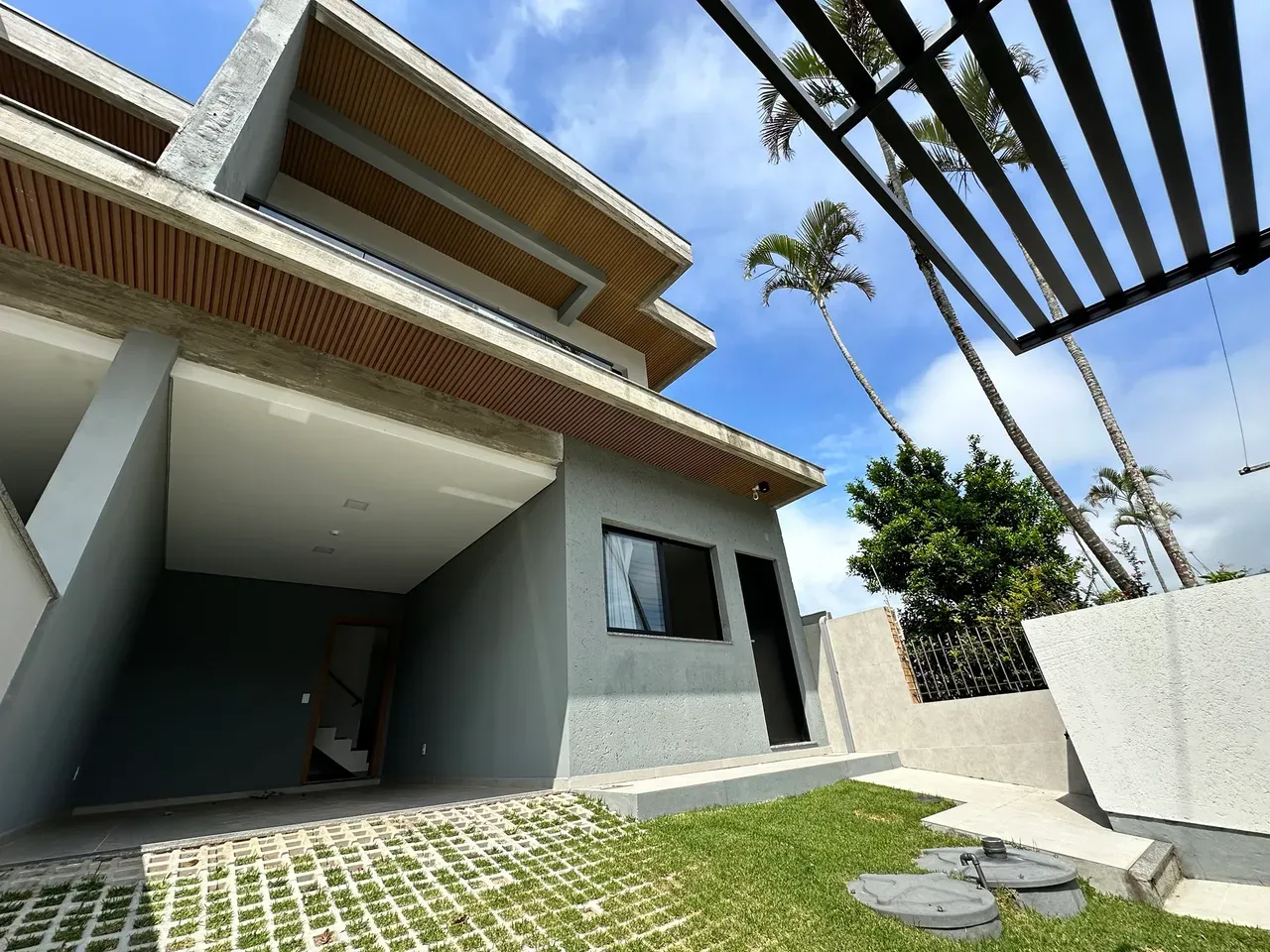 Rental house with 3 bedrooms and 2 parking spaces