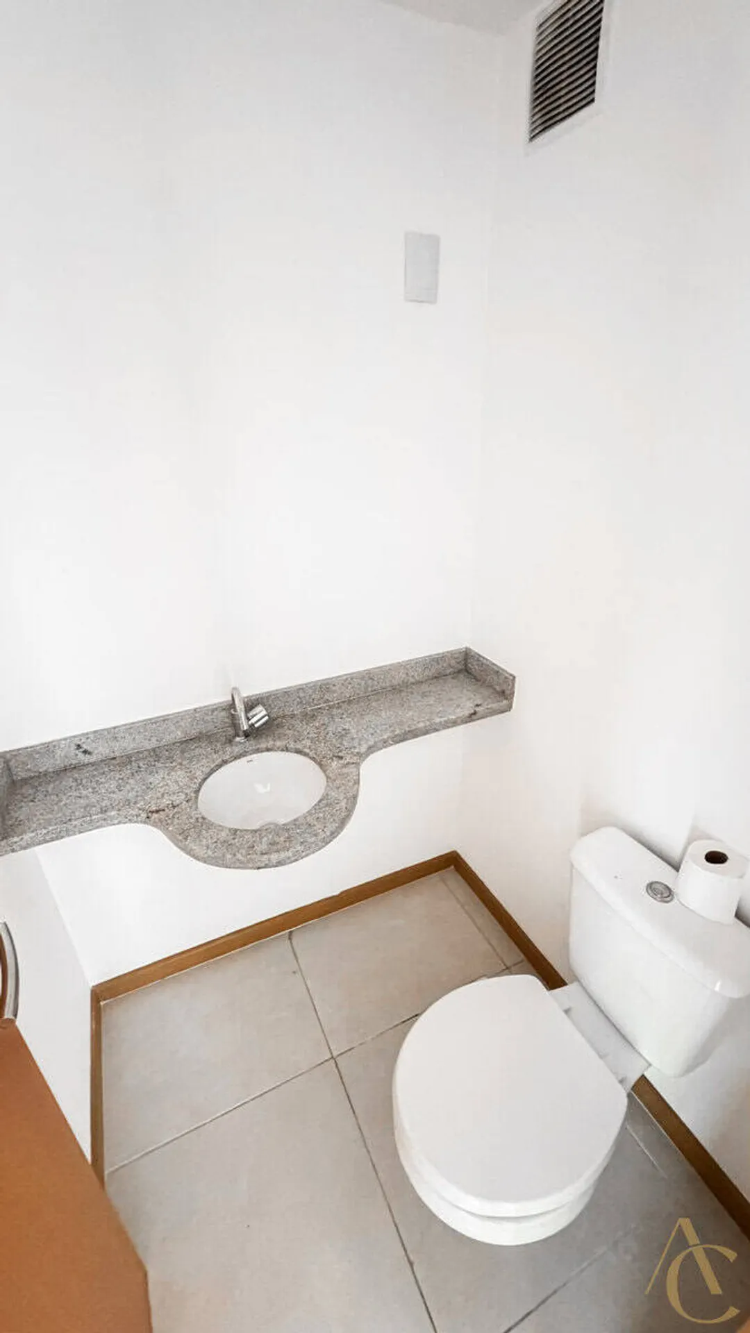 Rental apartment with 2 en-suite bedrooms and 243 m² — photo 37