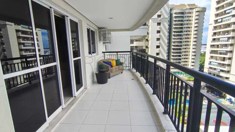 Furnished 2-bedroom apartment with integrated open-plan kitchen — photo 17