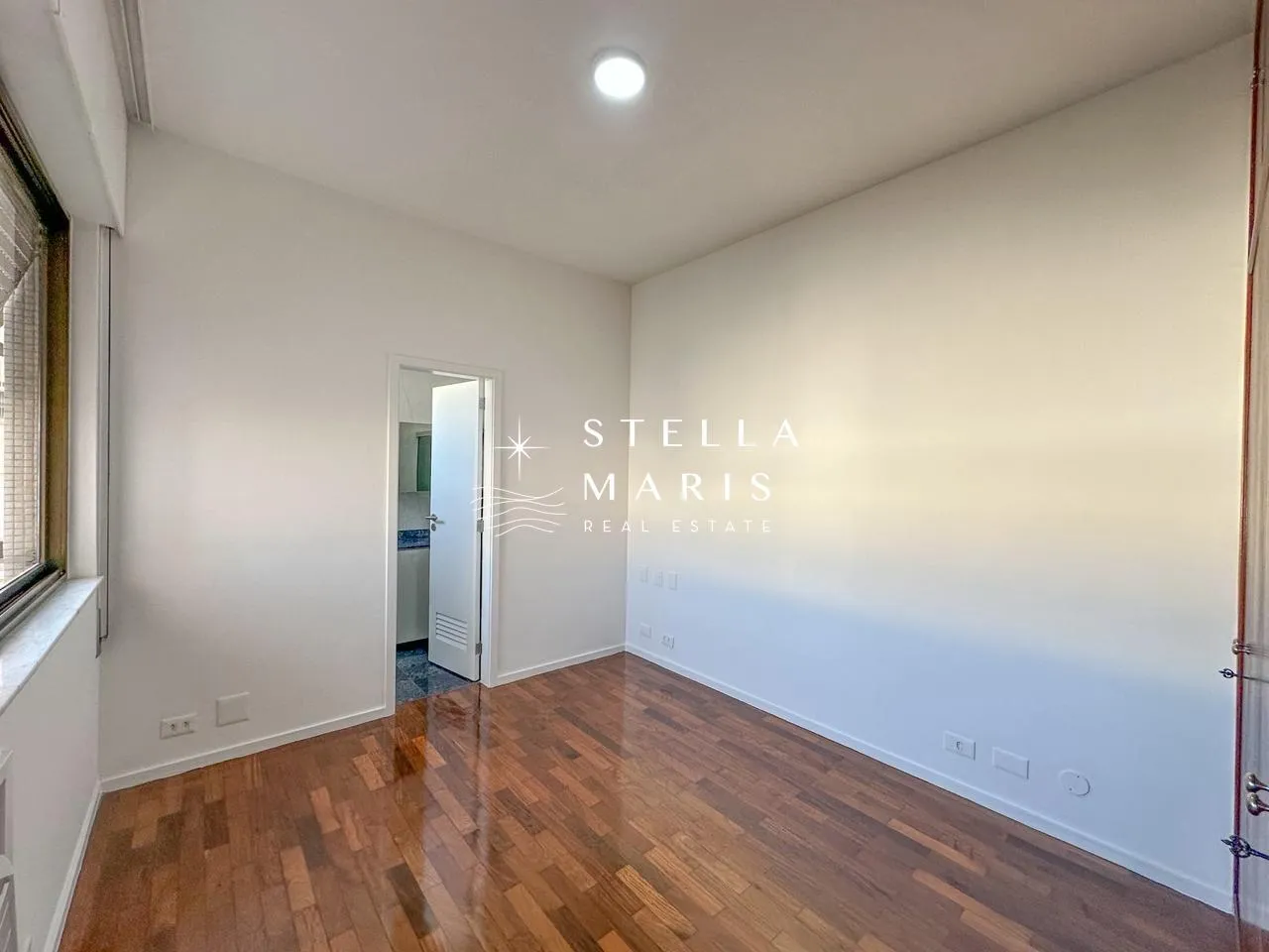 Apartment with 4 bedrooms, 4 bathrooms and a balcony — photo 23