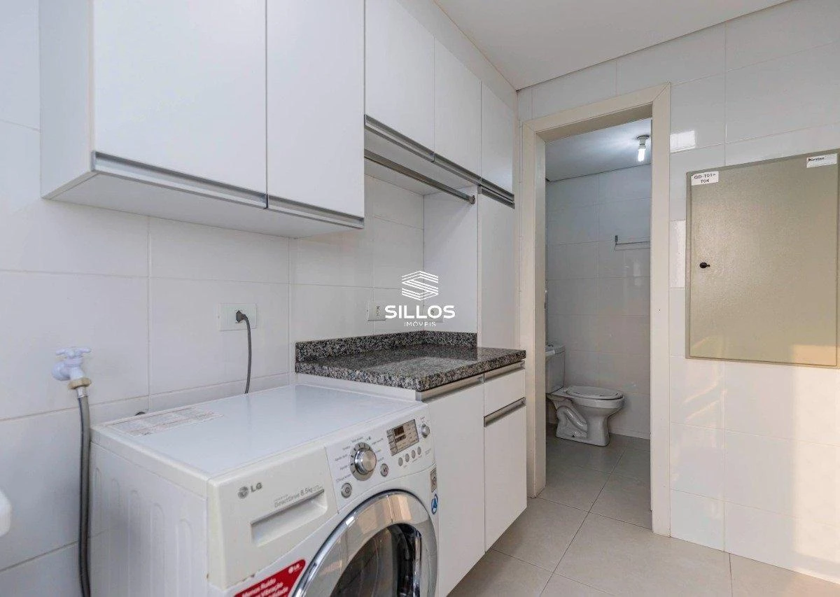 124 m² apartment with a bathtub and a walk-in closet — photo 12