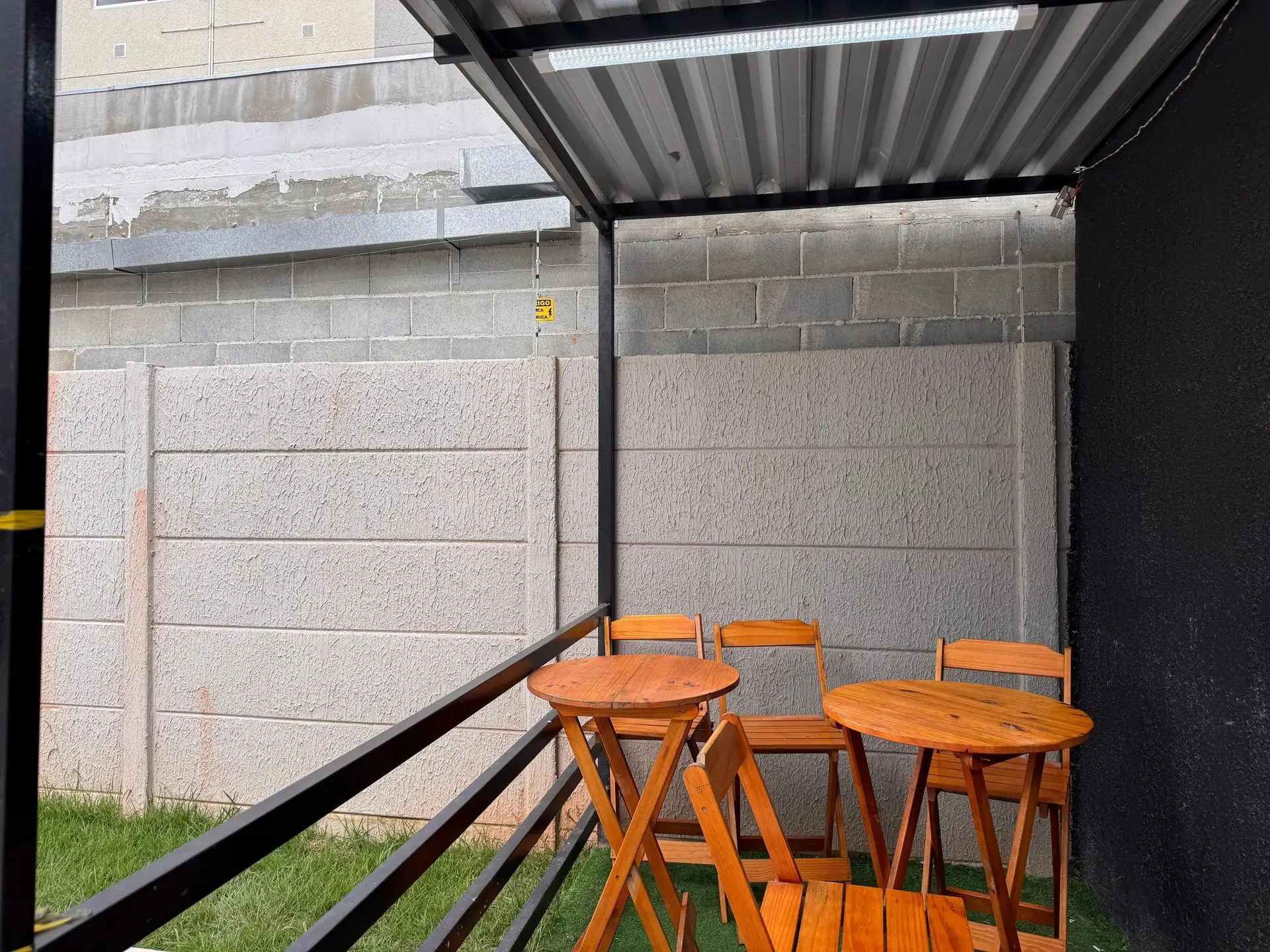 Furnished 2-bedroom apartment with 1 bathroom — photo 37
