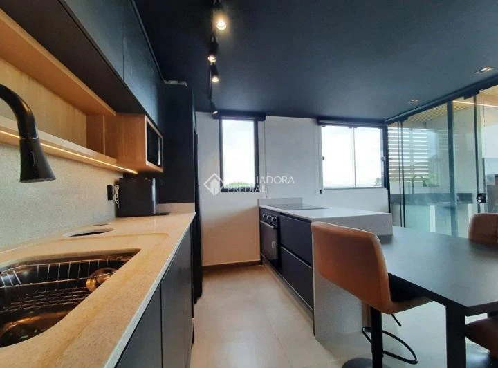 Furnished penthouse with open-plan kitchen and 1 bedroom — photo 7