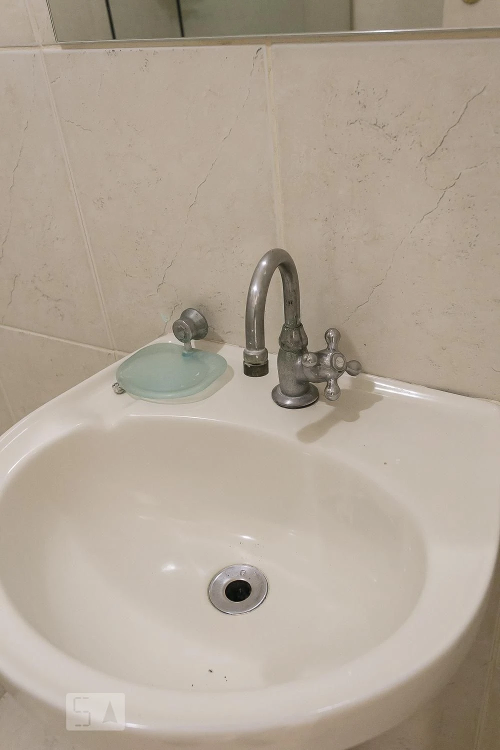 4-bedroom house with a bathtub — photo 13