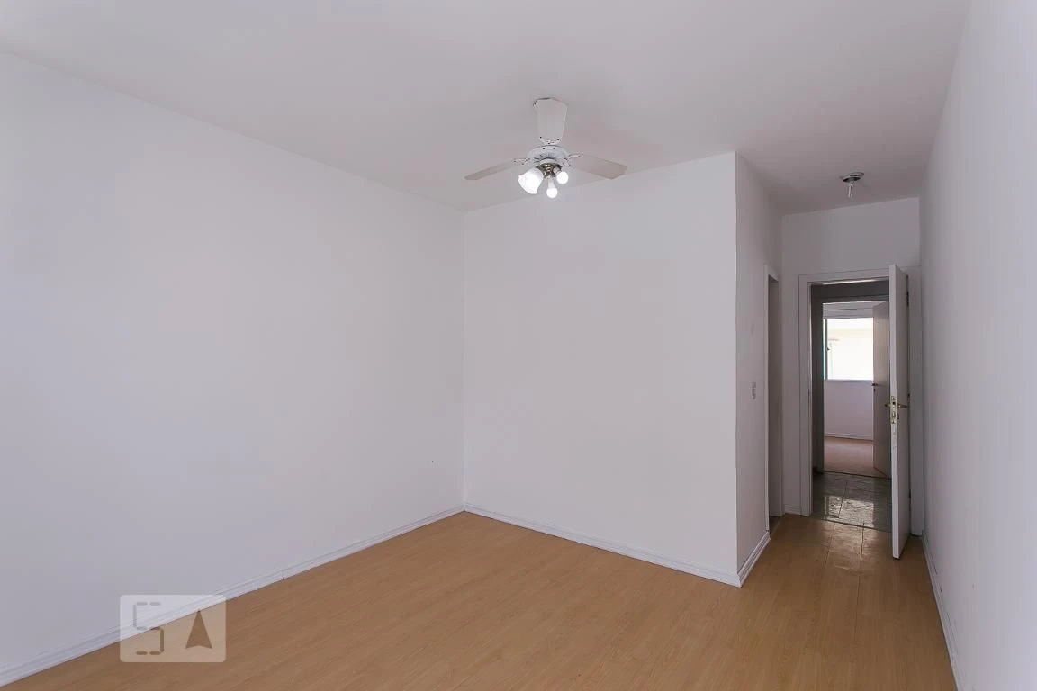 4-bedroom house with a bathtub — photo 14