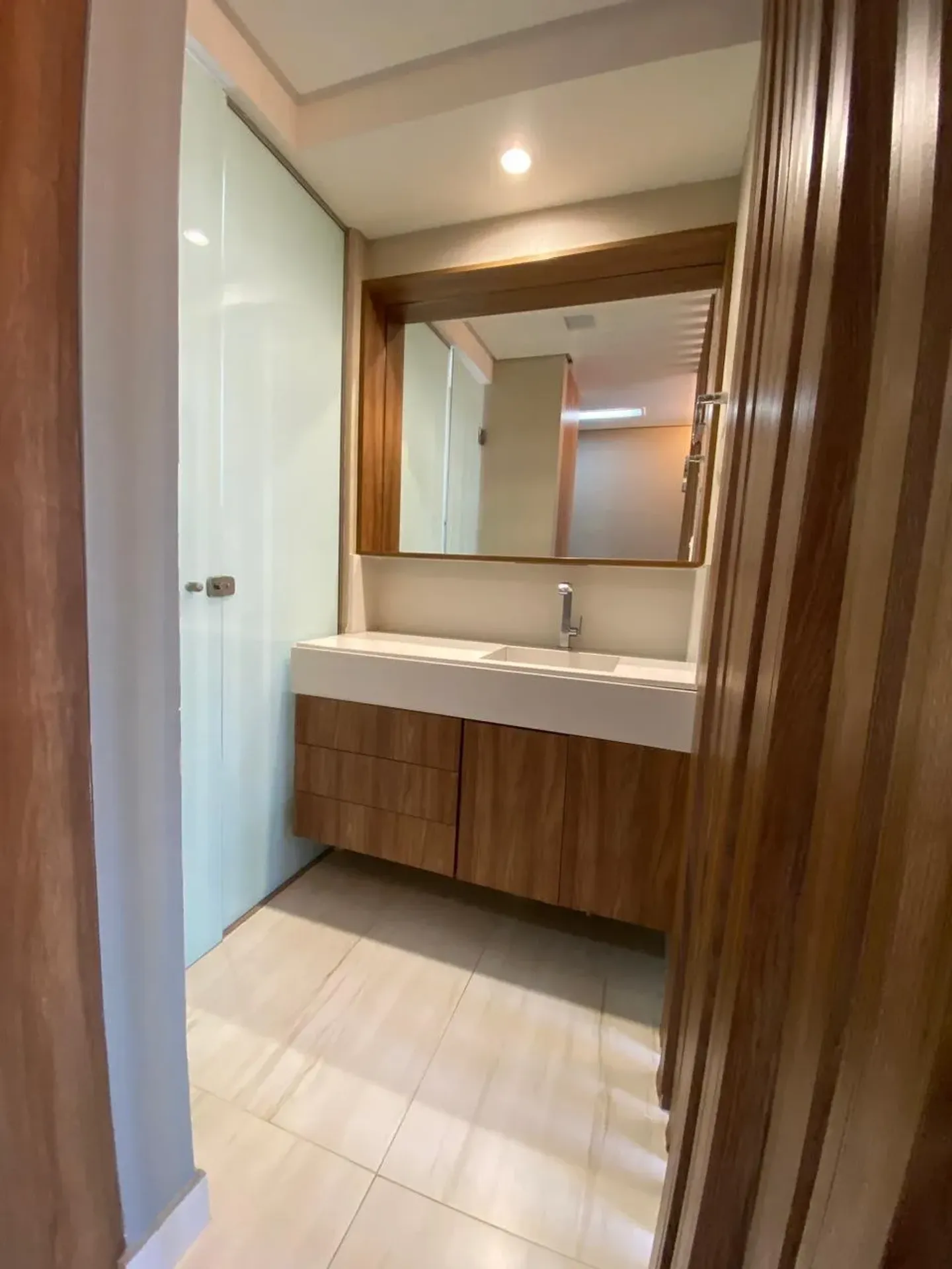 Glass-enclosed balcony in a 3-bedroom apartment, 125 m² — photo 6