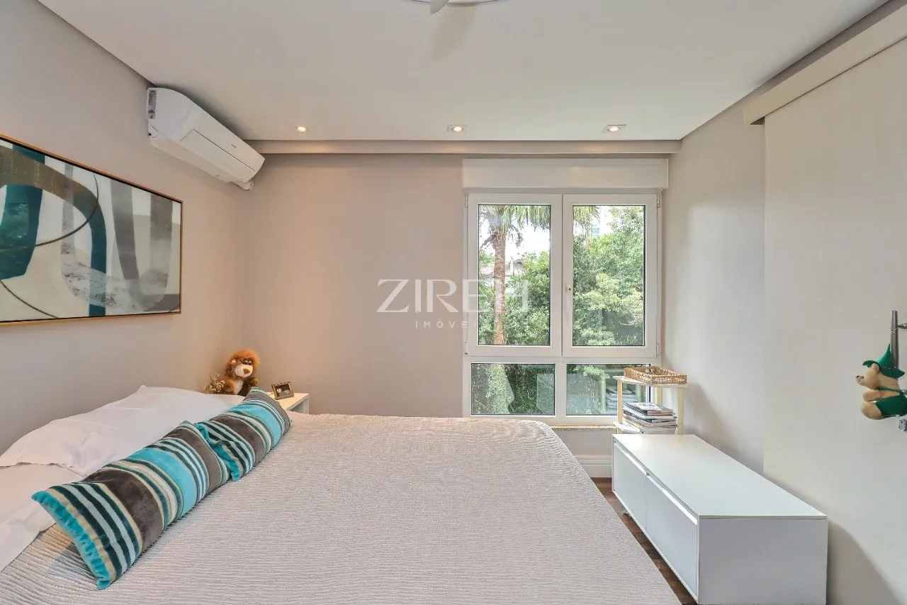Дом 879 м² с камином и 6 спальнями — photo 17