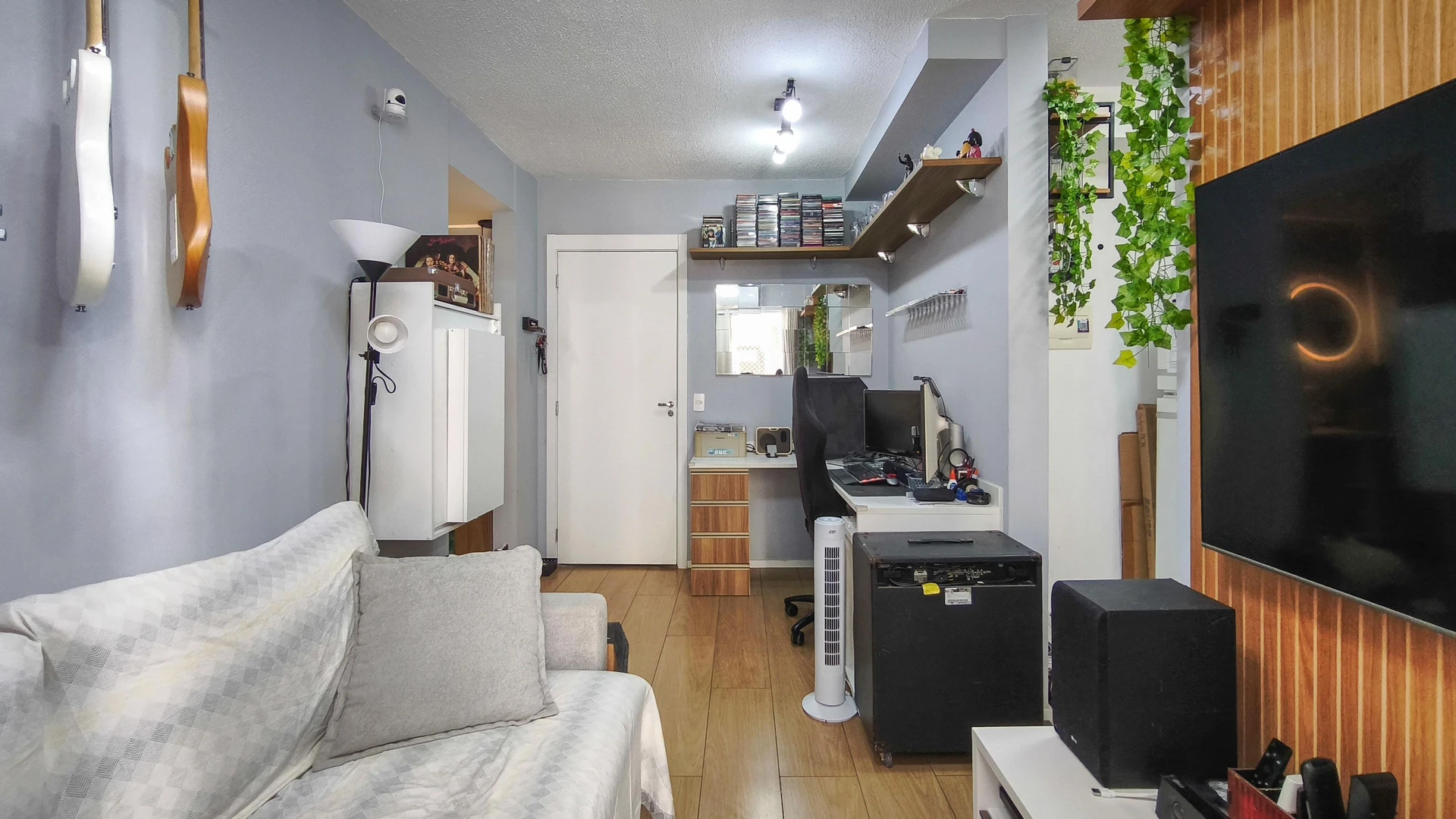 Home office in a one-bedroom apartment, 32 m² — photo 43