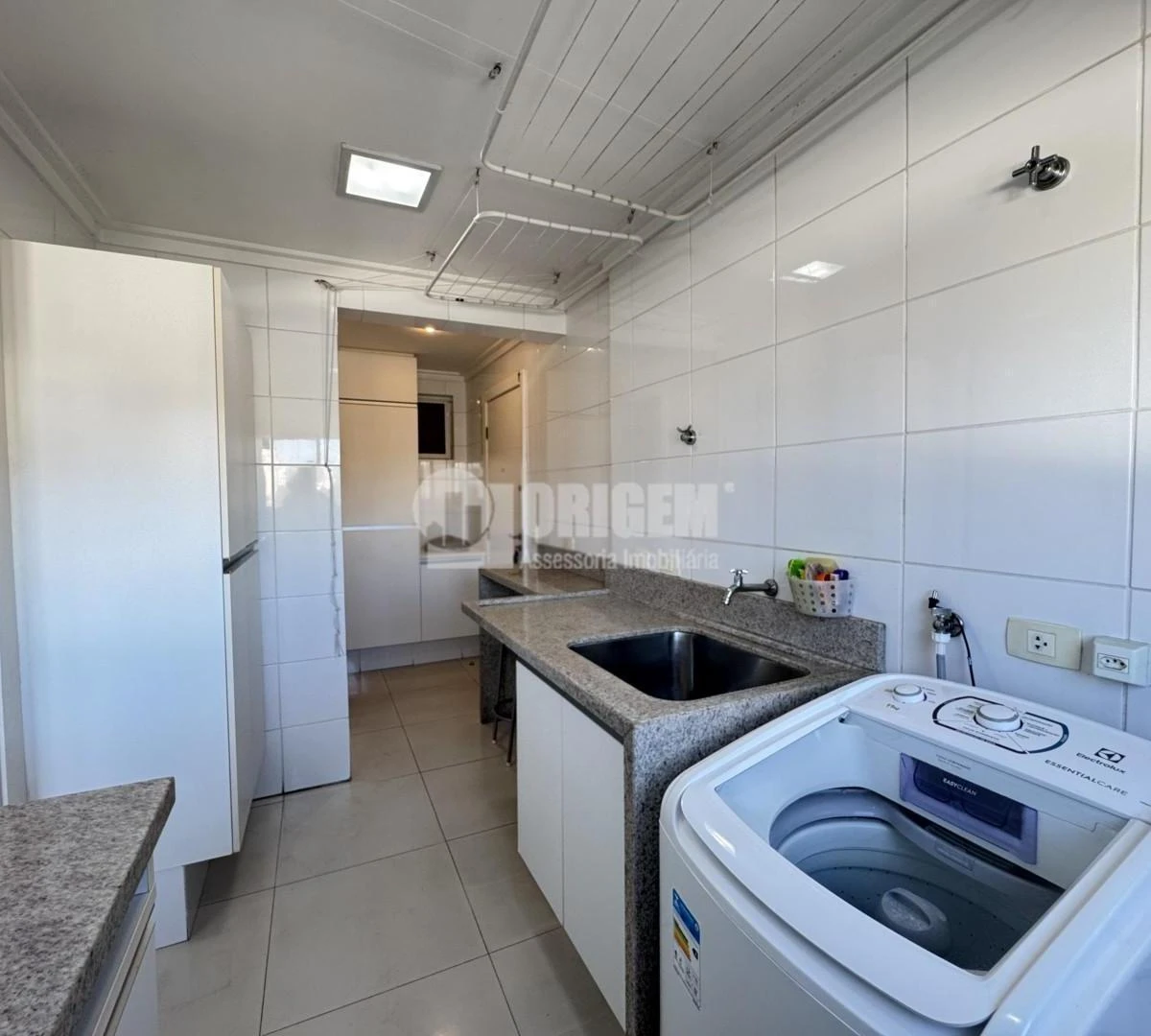 2-bedroom apartment with a bathtub in Curitiba — photo 31