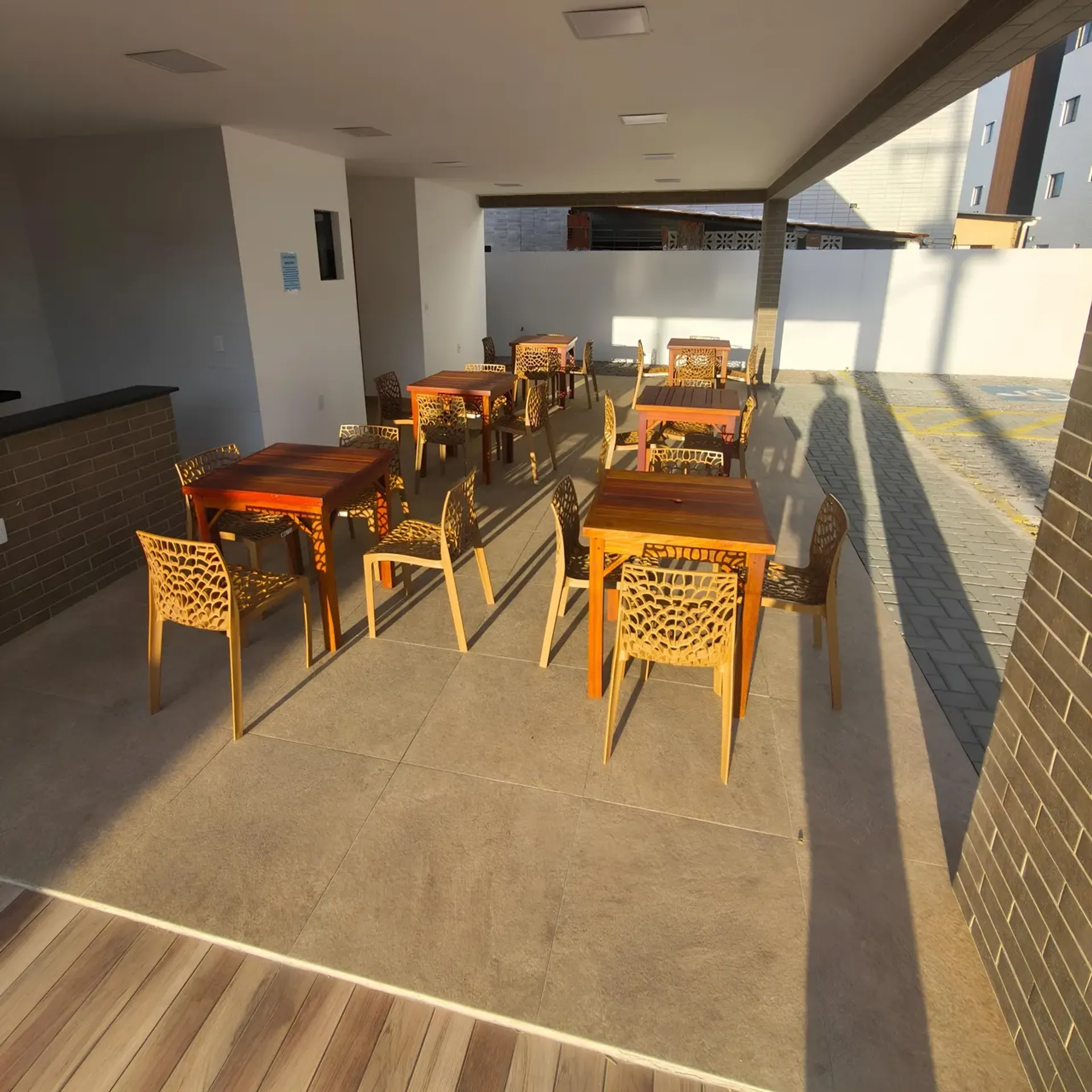 2-bedroom apartment in a building with a coworking space — photo 3