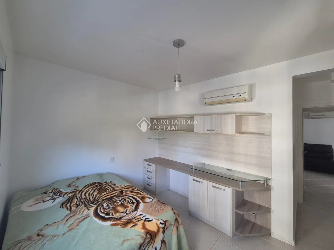 Furnished apartment with 3 bedrooms and 137 m² — photo 17