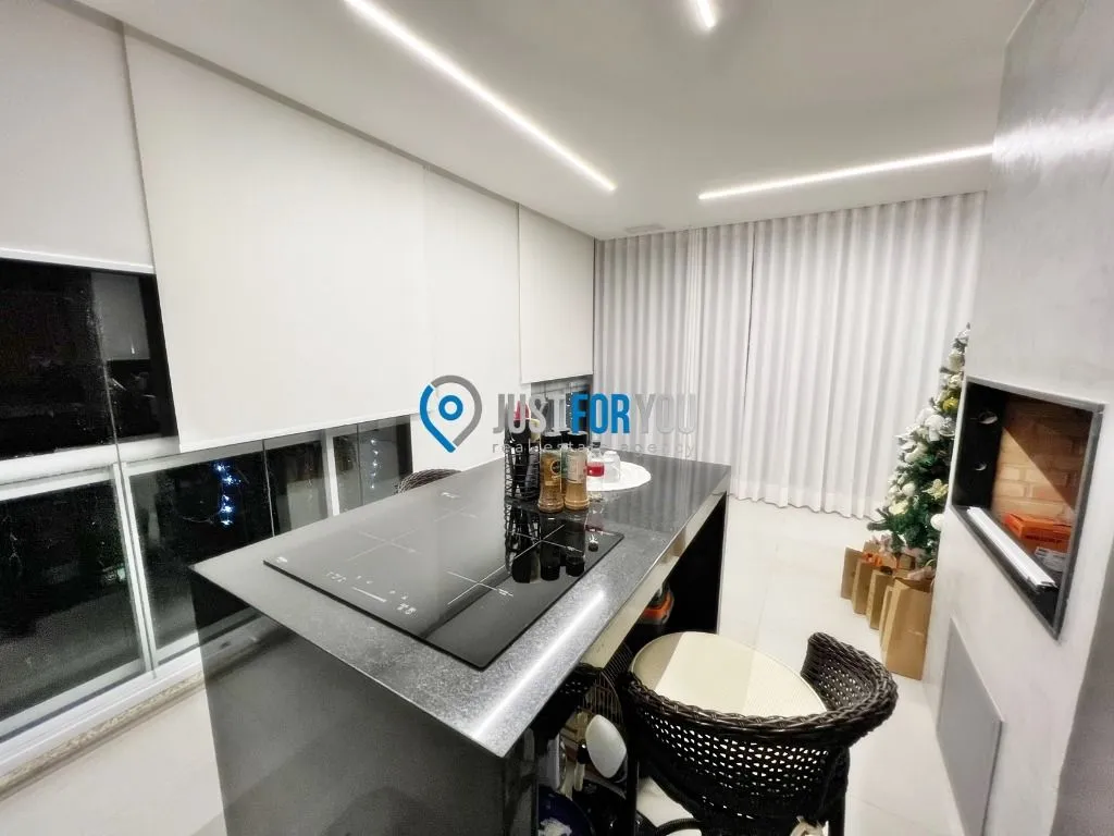 3-bedroom duplex with 4 bathrooms and 189 m² — photo 35