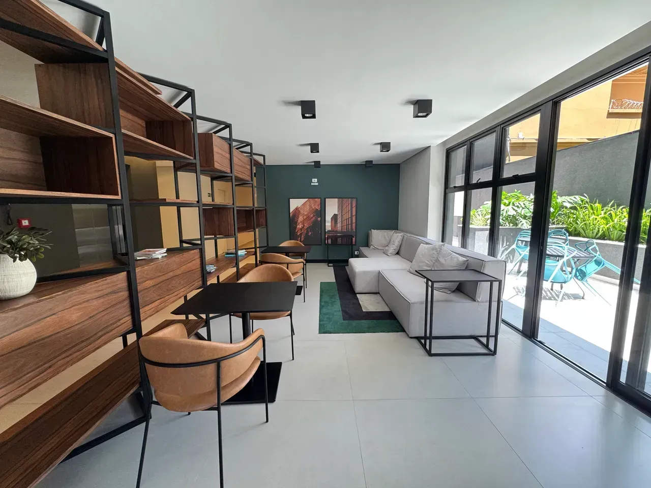 Furnished 1-bedroom apartment with a balcony — photo 19