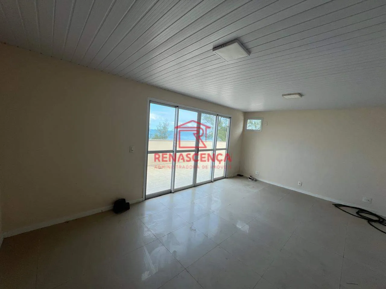 5-bedroom apartment in a building with a gym — photo 20